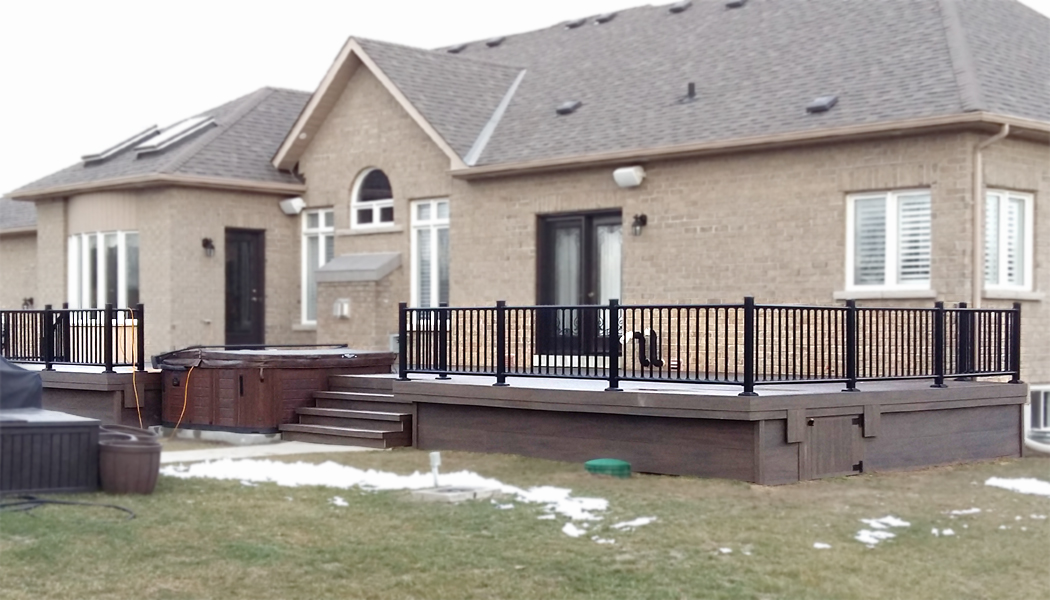 Composite Deck with Black Aluminum Railing