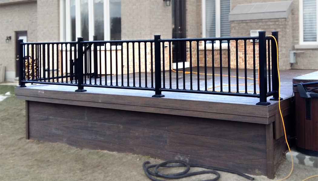 Composite Deck with Black Aluminum Railing