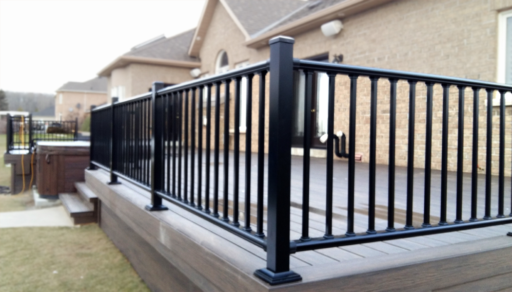 Composite Deck with Black Aluminum Railing