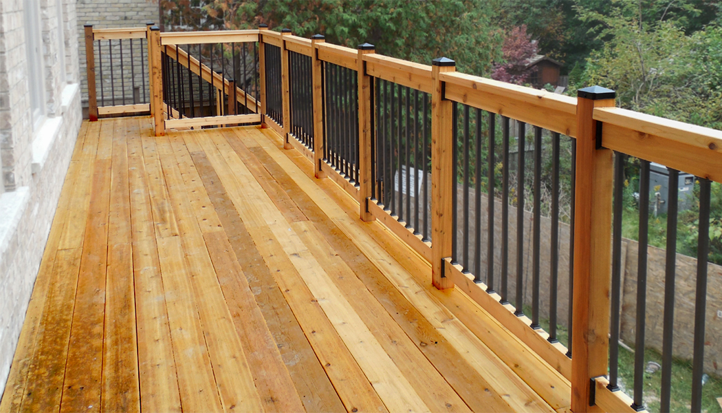 Cedar Deck with Basement Access