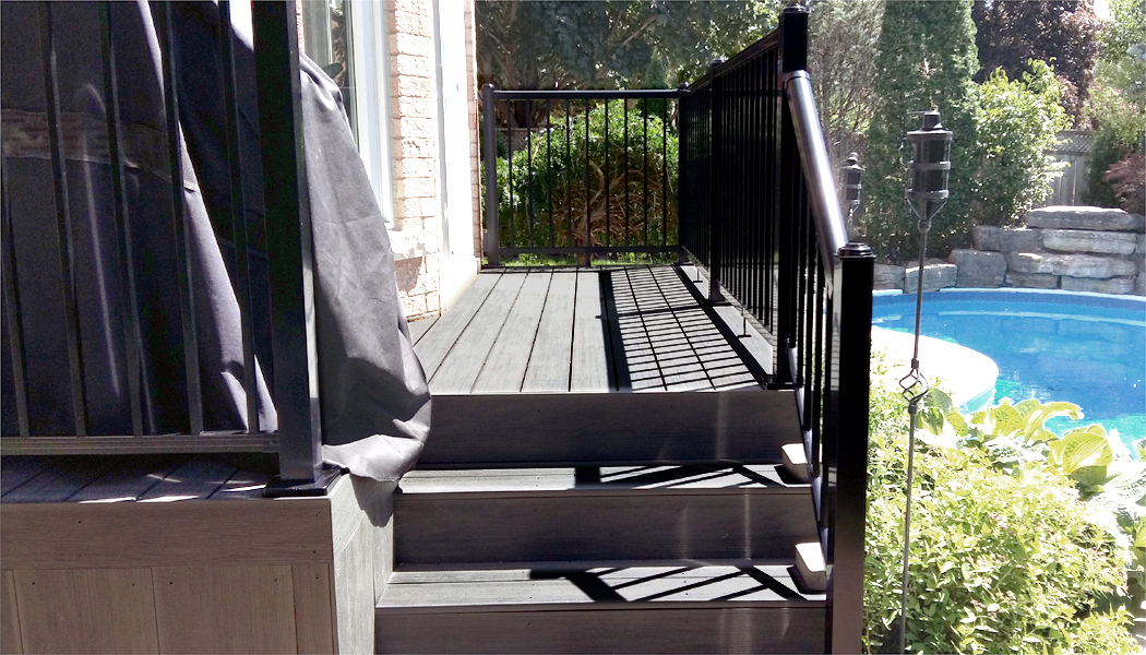 Composite Deck with Aluminum Rail