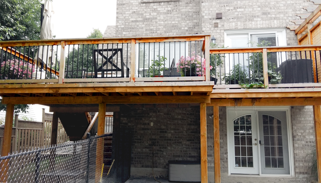 Composite Floor & Cedar Trim Deck