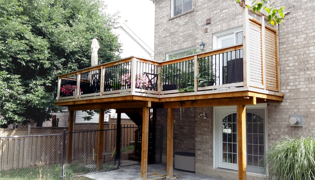 Composite Floor & Cedar Trim Deck