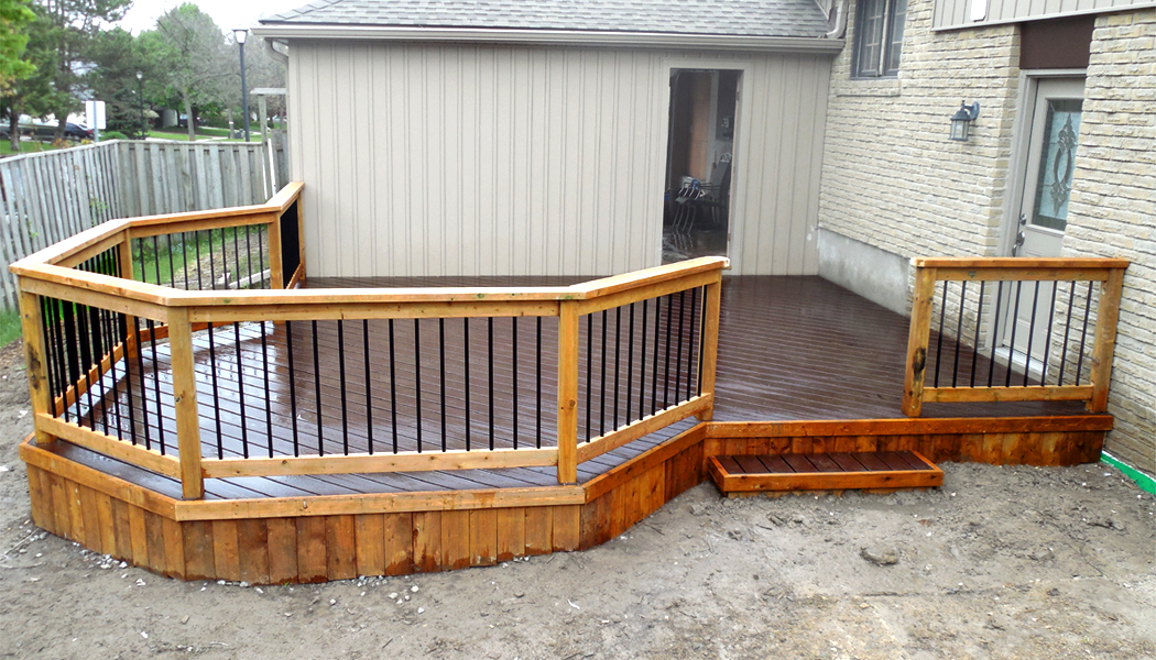 Gossen Vinyl Deck with Curved Bench