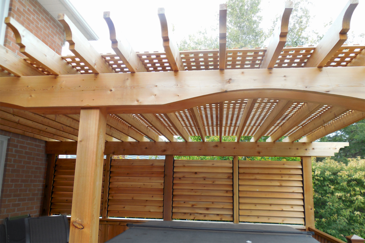 Trex Transcend Deck with Cedar Pergola