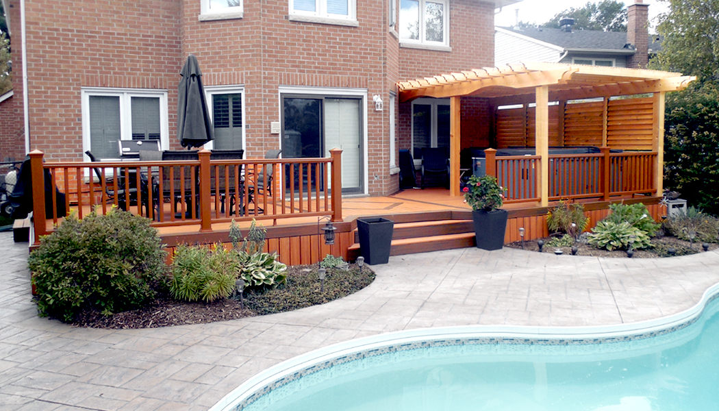 Trex Transcend Deck with Cedar Pergola